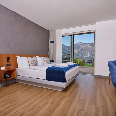 Castello Front Hotel
